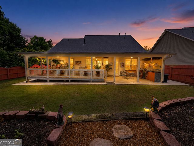 1020 Amber Waves Avenue, Hoschton, GA 30548