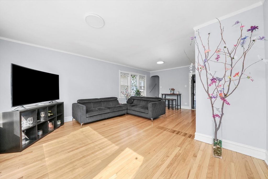 Image 2 of property listing at 3133 N 77th Court, Elmwood Park, IL 60707