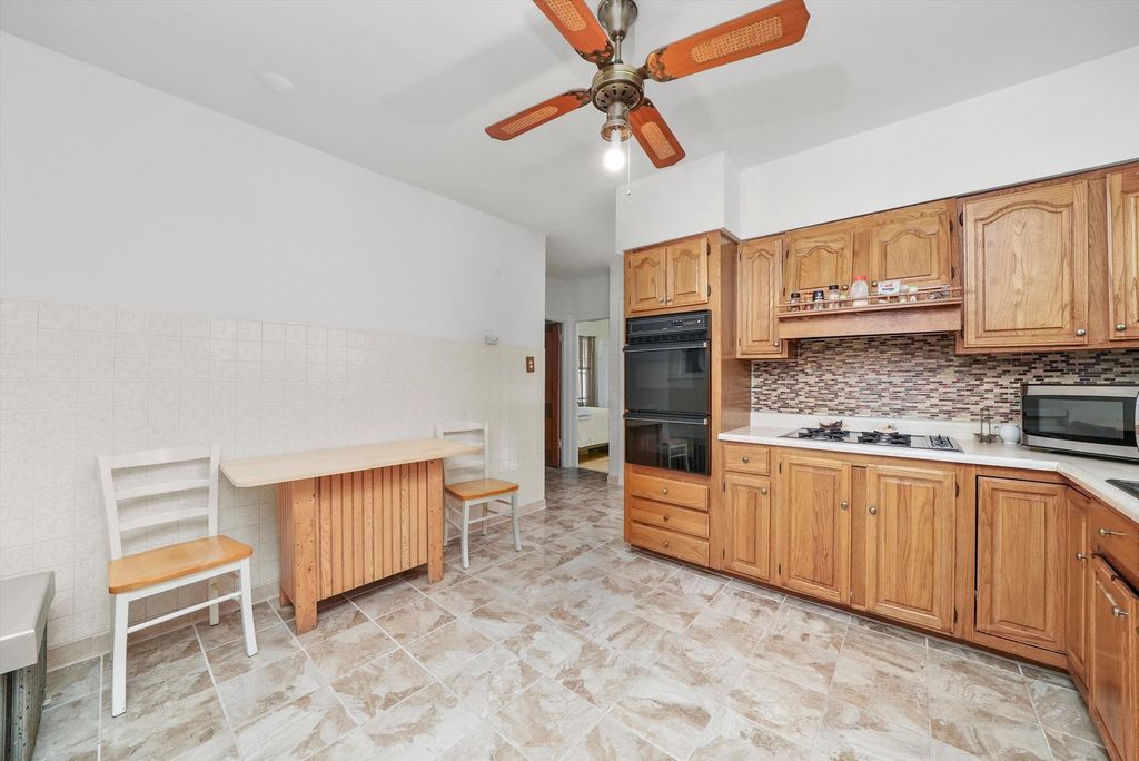 Image 12 of property listing at 3133 N 77th Court, Elmwood Park, IL 60707