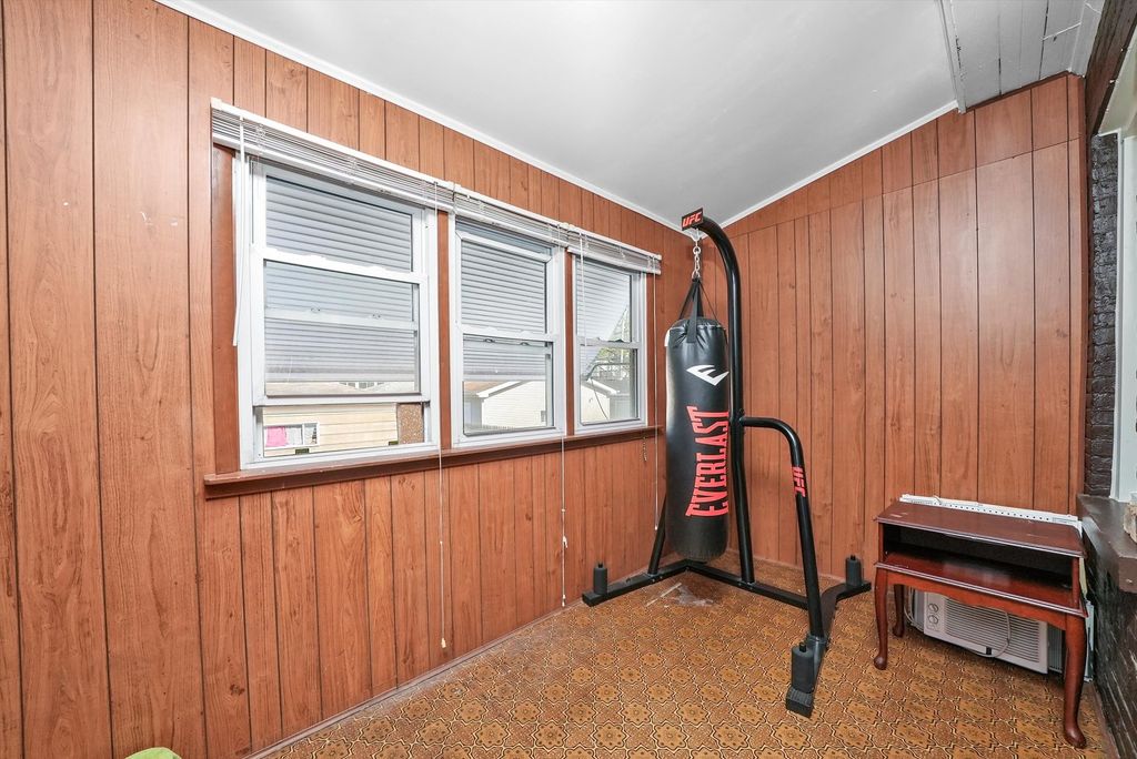 Image 13 of property listing at 3133 N 77th Court, Elmwood Park, IL 60707