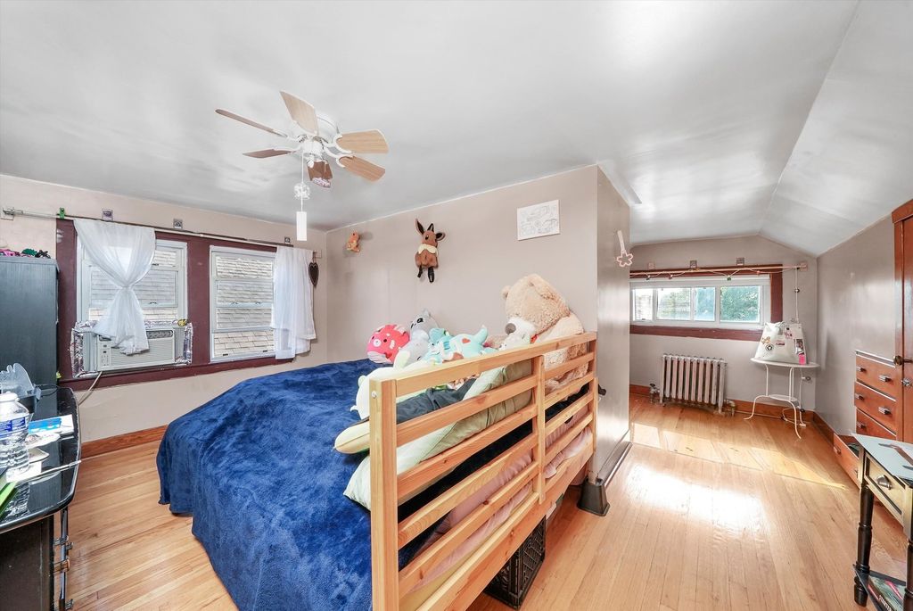 Image 14 of property listing at 3133 N 77th Court, Elmwood Park, IL 60707