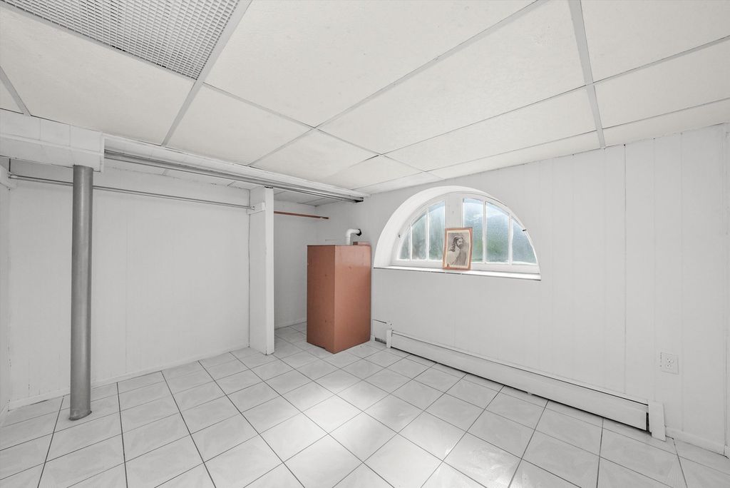 Image 16 of property listing at 3133 N 77th Court, Elmwood Park, IL 60707