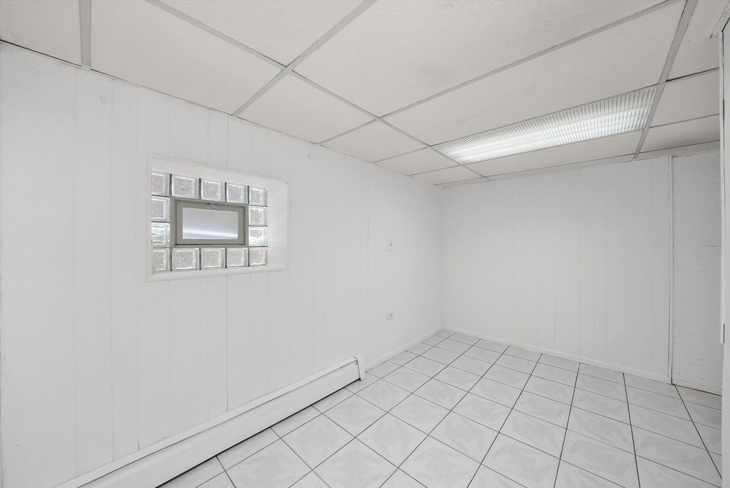 Image 17 of property listing at 3133 N 77th Court, Elmwood Park, IL 60707