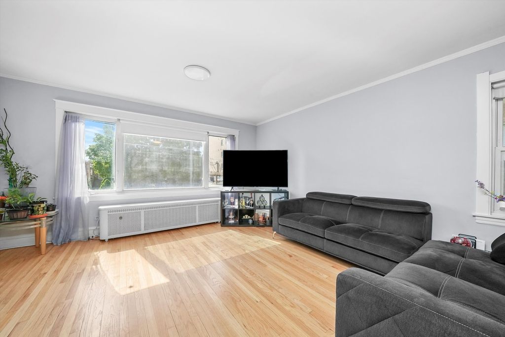 Image 3 of property listing at 3133 N 77th Court, Elmwood Park, IL 60707