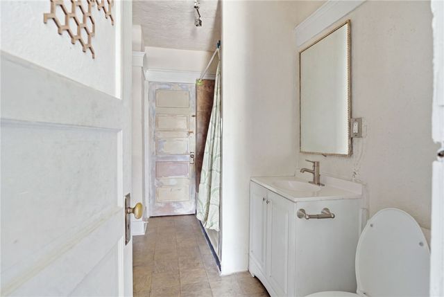 146 W Vernon, Los Angeles, CA 90037