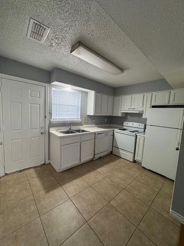 2822 Wimbledon Court C, Garland, TX 75041