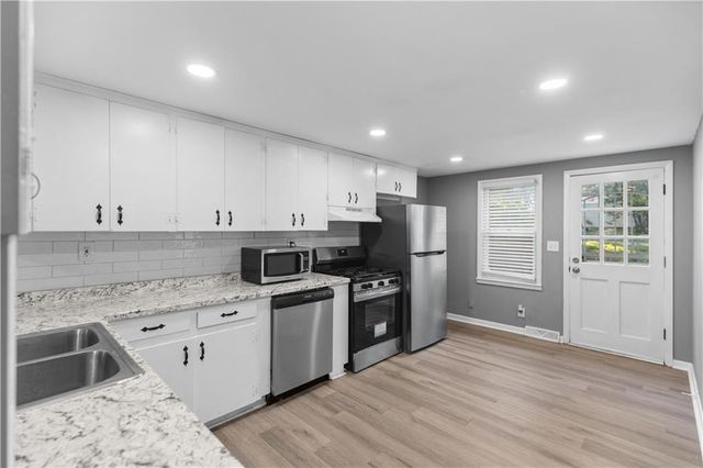 2510 ESSEX Street, Kansas City, KS 66103