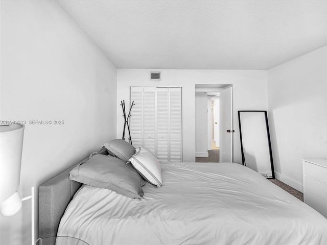 100 Bayview Dr 1025, Sunny Isles Beach, FL 33160