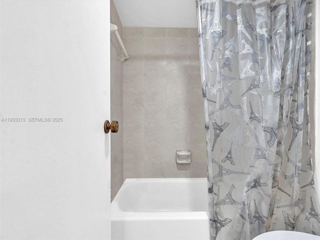 100 Bayview Dr 1025, Sunny Isles Beach, FL 33160