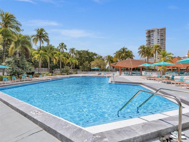 100 Bayview Dr 1025, Sunny Isles Beach, FL 33160