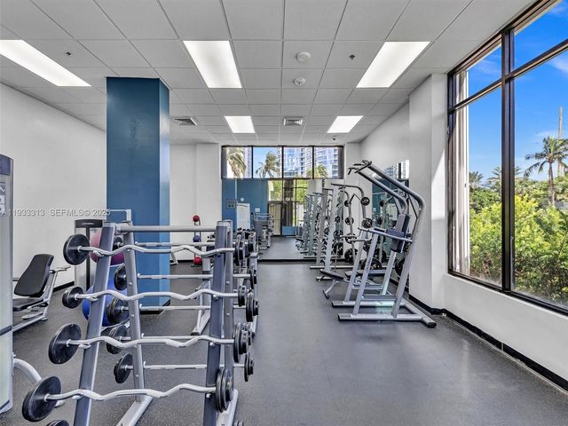 100 Bayview Dr 1025, Sunny Isles Beach, FL 33160