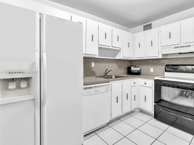 100 Bayview Dr 1025, Sunny Isles Beach, FL 33160