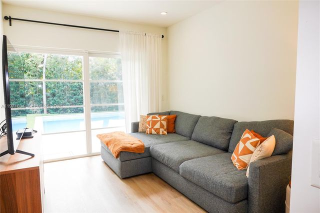 640 NE 71st St, Miami, FL 33138