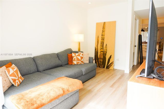 640 NE 71st St, Miami, FL 33138