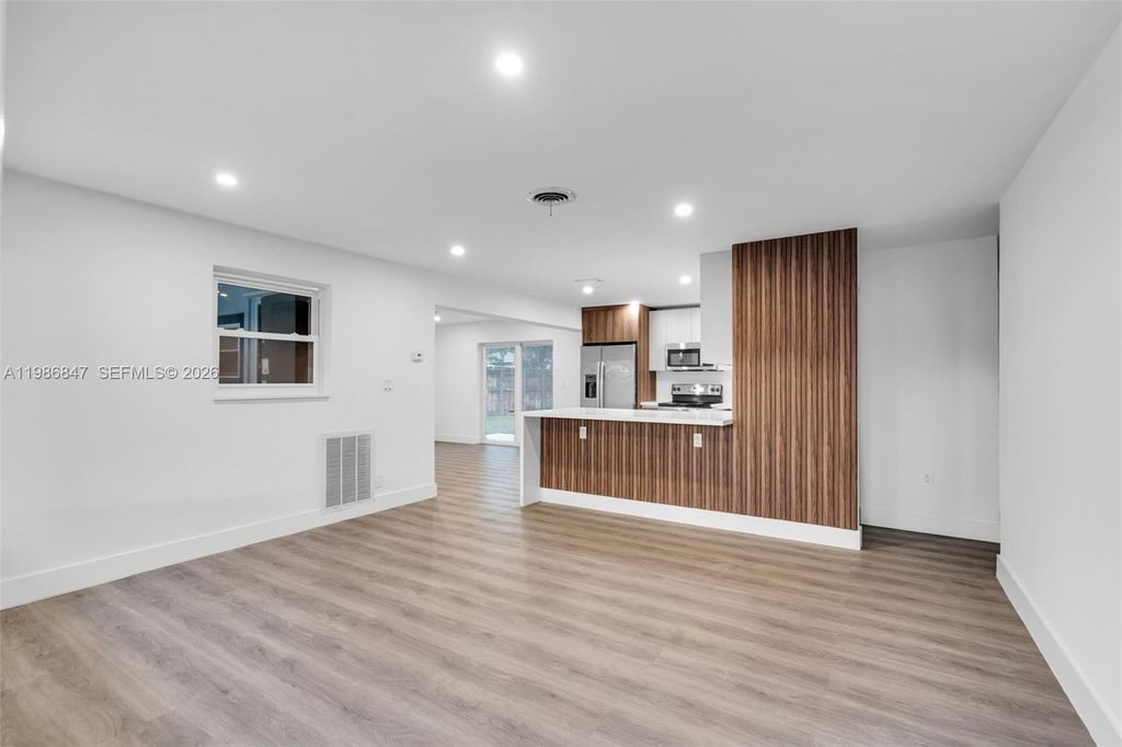 3180 NE 10th Ter, Pompano Beach, FL 33064