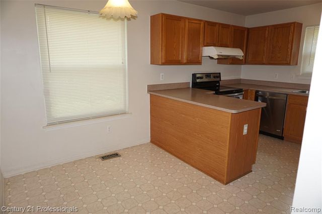 23244 Potomac Circle, Farmington, MI 48335