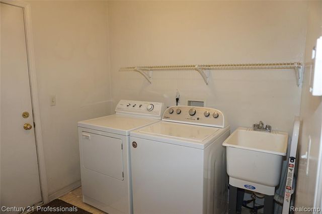 23244 Potomac Circle, Farmington, MI 48335