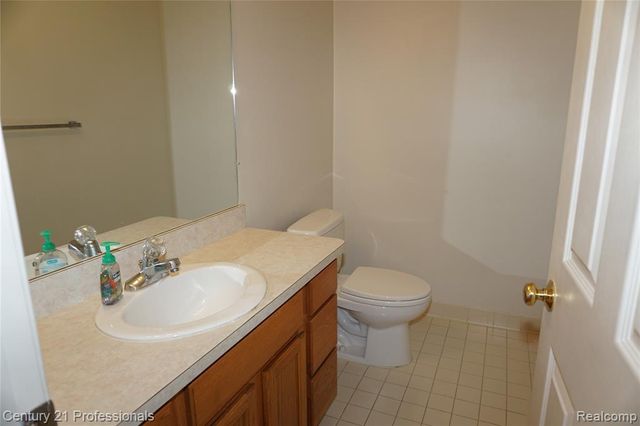 23244 Potomac Circle, Farmington, MI 48335