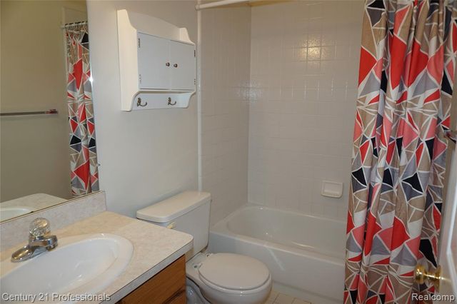 23244 Potomac Circle, Farmington, MI 48335