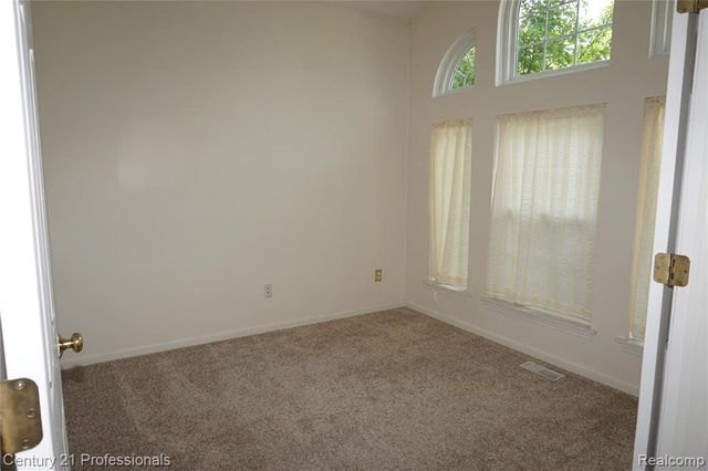 23244 Potomac Circle, Farmington, MI 48335