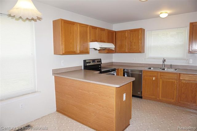 23244 Potomac Circle, Farmington, MI 48335