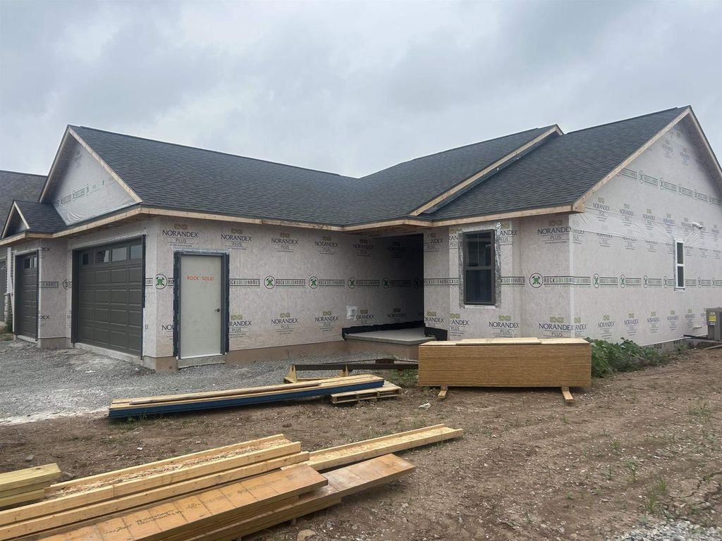 3772 E CALLALILLY LANE, Appleton, WI 54913