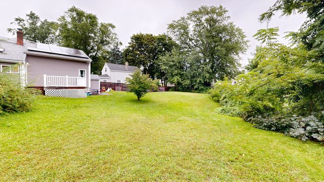 42 Clancy St, Swansea, MA 02777