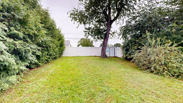 42 Clancy St, Swansea, MA 02777