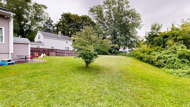 42 Clancy St, Swansea, MA 02777