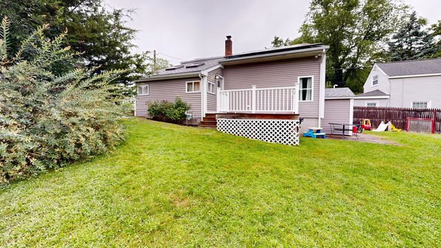 42 Clancy St, Swansea, MA 02777