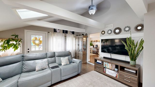 42 Clancy St, Swansea, MA 02777
