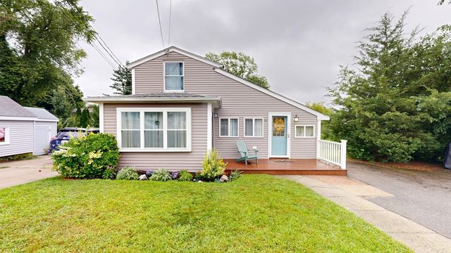 42 Clancy St, Swansea, MA 02777