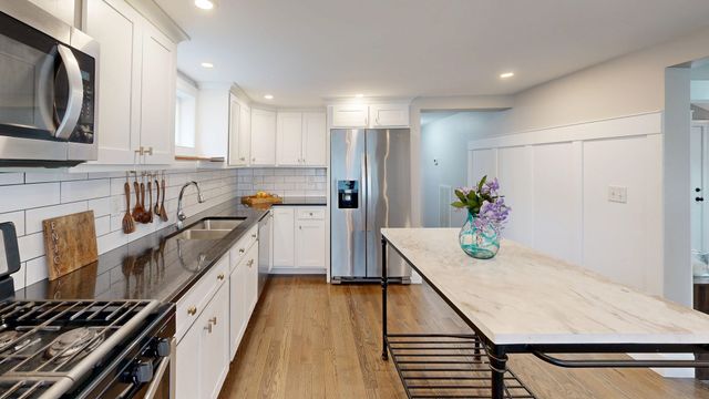42 Clancy St, Swansea, MA 02777