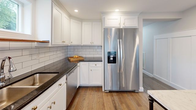 42 Clancy St, Swansea, MA 02777