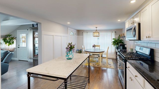 42 Clancy St, Swansea, MA 02777