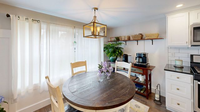 42 Clancy St, Swansea, MA 02777
