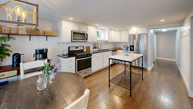 42 Clancy St, Swansea, MA 02777