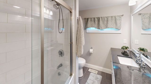 42 Clancy St, Swansea, MA 02777