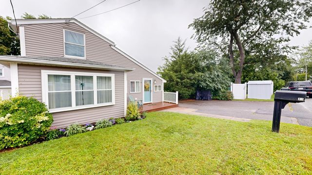 42 Clancy St, Swansea, MA 02777