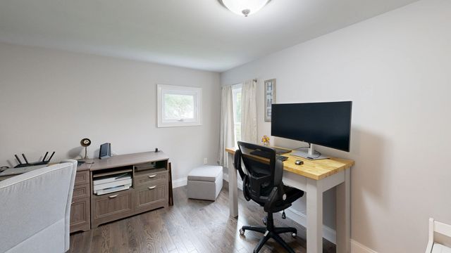 42 Clancy St, Swansea, MA 02777