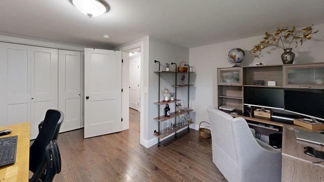 42 Clancy St, Swansea, MA 02777
