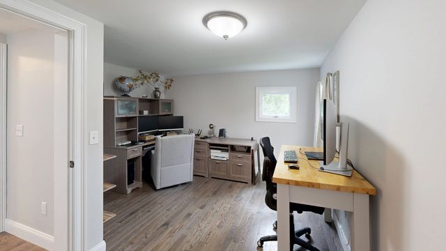 42 Clancy St, Swansea, MA 02777