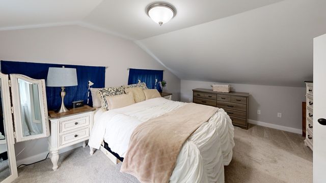 42 Clancy St, Swansea, MA 02777