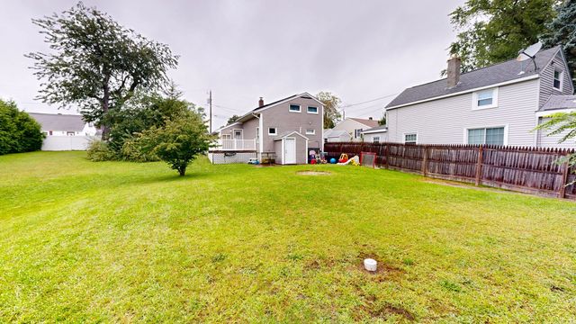42 Clancy St, Swansea, MA 02777