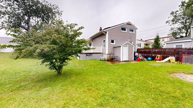42 Clancy St, Swansea, MA 02777