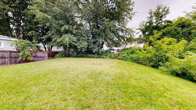 42 Clancy St, Swansea, MA 02777