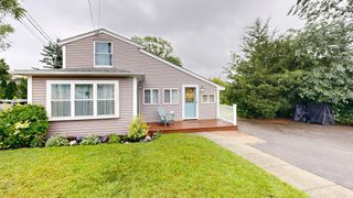 42 Clancy St, Swansea, MA 02777