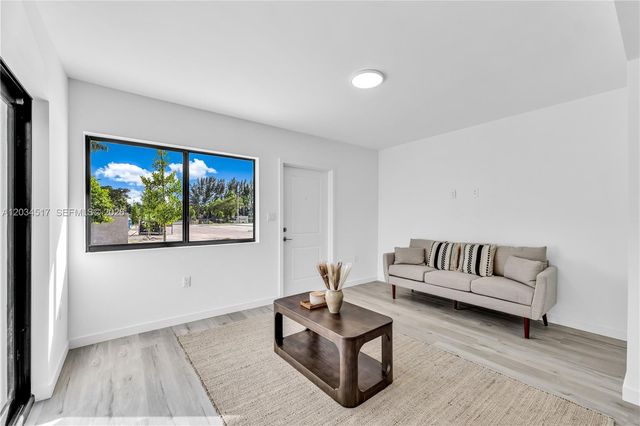 155 NW 160TH ST TH 5, North Miami Beach, FL 33169