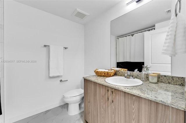 155 NW 160TH ST TH 5, North Miami Beach, FL 33169