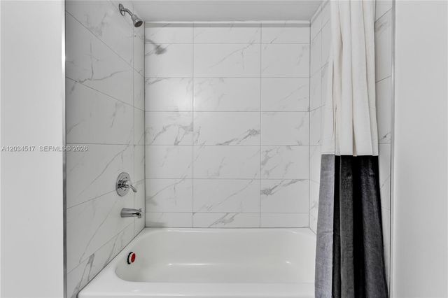 155 NW 160TH ST TH 5, North Miami Beach, FL 33169